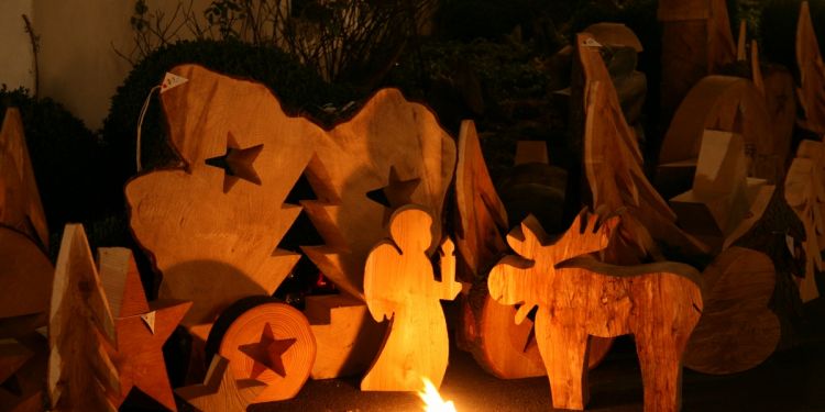 holzengel-und-flammschale.jpg