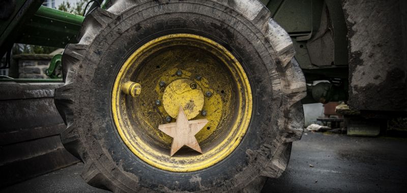 holz-trifft-auf-technik.jpg