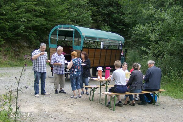 Treckerfahrt mit Picknik im Wald